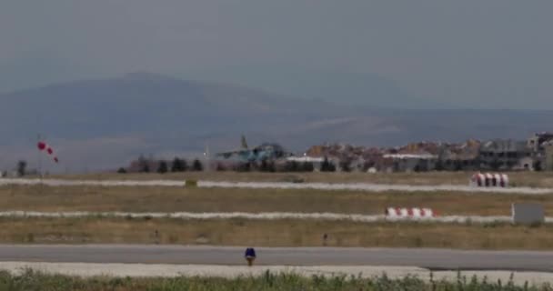 Konya Turkey June 2022 Bojová Letadla Přistávají Vojenské Letištní Dráze — Stock video