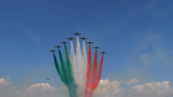 Ghedi Italy Setembro 2022 Bandeira Italiana Hasteada Céu Azul Pela — Fotografia de Stock