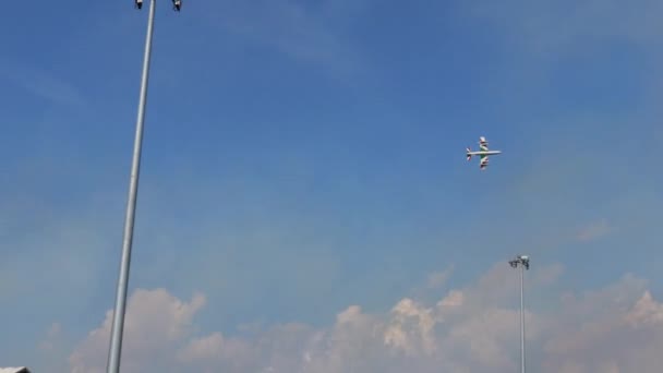 Ghedi Włochy Wrzesień 2022 Odizolowany Wojskowy Samolot Odrzutowy Wykonuje Manewry — Wideo stockowe