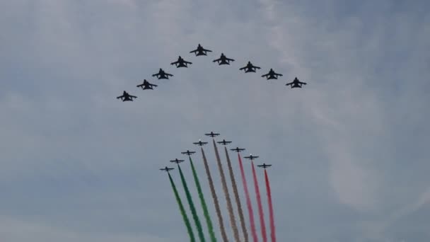 Ghedi Itálie Září 2022 Italská Vlajka Obloze Tažena Červenými Bílými — Stock video