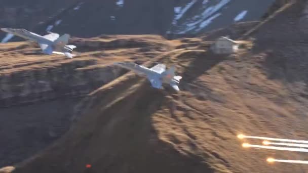 Kampfjets Die Mit Hoher Geschwindigkeit Einem Tal Fliegen Lösen Fackeln — Stockvideo