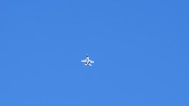 Aviones Combate Militares Vuelo Aislados Cielo Azul Sin Nubes Mcdonnell — Vídeos de Stock