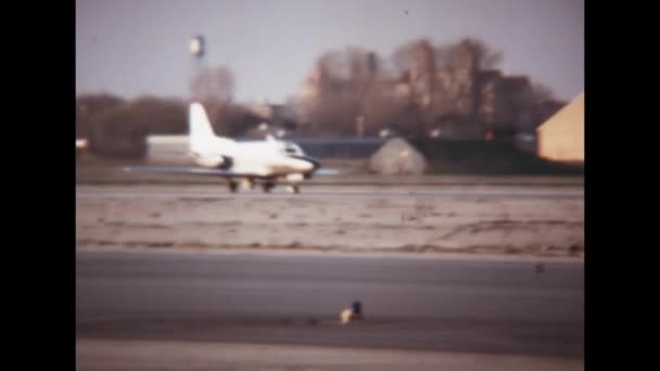1970 Lerin Arşiv Görüntülerinde Usaf Askeri Jeti Havalandı Kuzey Amerika — Stok video