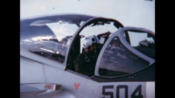 Pilotos Militares Marinha Dos Eua Cockpit Jato Bombardeiro Vista Perto — Vídeo de Stock