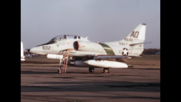 Militärflugzeuge Der 1950Er Jahre Parken Auf Der United States Naval — Stockvideo