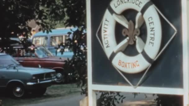 Μια Μεγάλη Πινακίδα Όνομα Του Κέντρου Δραστηριοτήτων Longridge Boating Για — Αρχείο Βίντεο
