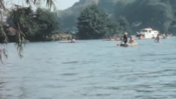 Young Boys Canoeing Peaceful River Thames Surrounded Lush Greenery Clear — Stockvideo