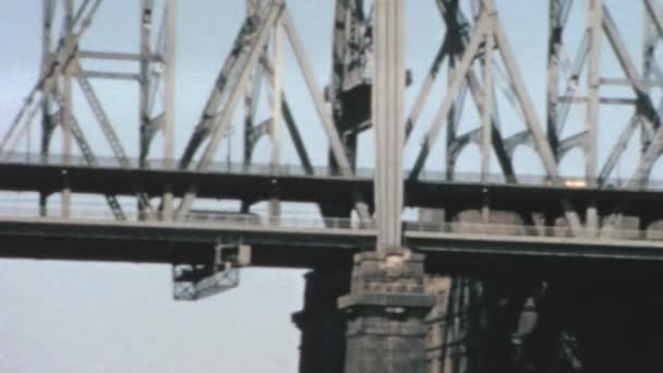 Scenic View Brooklyn Bridge New York City Vehicles Driving Bridge — 비디오