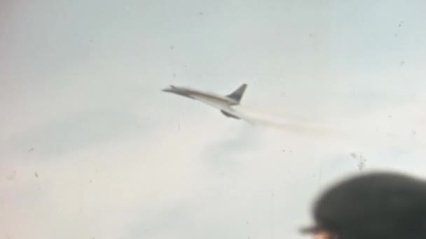 コンコルドは乗客が高速で飛行する唯一の超音速ジェットだった 航空宇宙 ブリティッシュ エアクラフト コーポレーションBacコンコルドG Bsst唯一の超音速旅客機2番目のプロトタイプ — ストック動画
