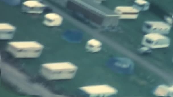 Aerial View 1970S Campground Caravans Bungalows United Kingdom 1970S Restored — Vídeo de stock