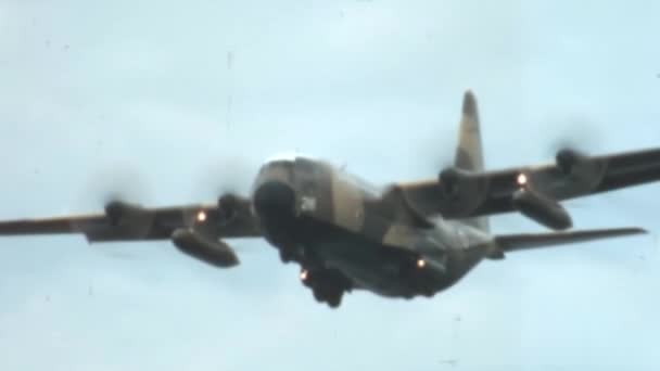 Low Flying Military Cargo Aircraft Painted Camouflage Seen Close Lockheed — Stockvideo