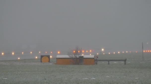 Fighter Plane Lands Visibility Snowstorm Only Light Beacon Visible Amidst — Vídeo de Stock
