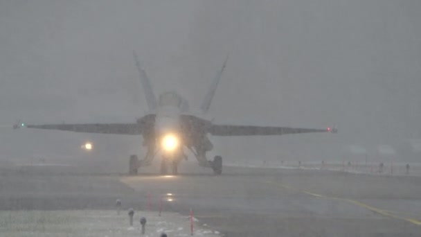 Rare Video Grey Fighter Plane Taxiing Almost Invisibly Extreme Weather — стокове відео