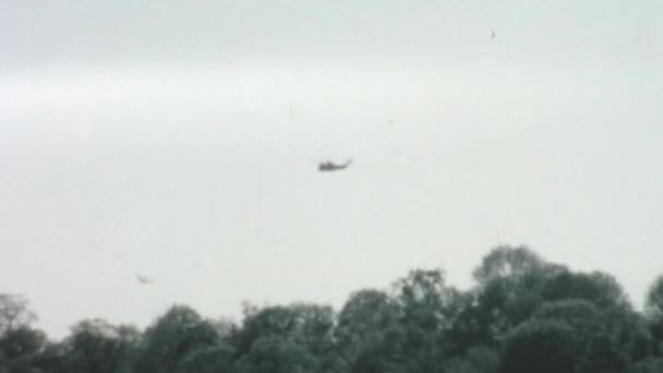 Ελικόπτερο Πετάει Πάνω Από Τον Εμβληματικό Ποταμό Χάντσον Ενάντια Στον — Αρχείο Βίντεο