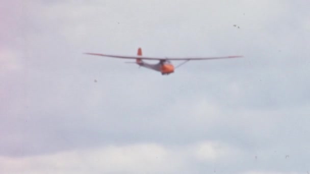Ancient Glider 1940S Landing Grassy Airport Crosswind Slingsby Open Cockpit — Stock Video