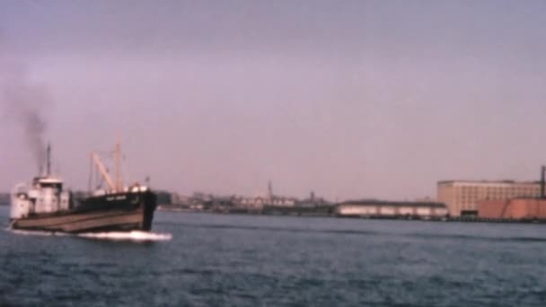 Het Vintage Schip Vaart Met Schoorstenen Door Hudson Rivier Nautische — Stockvideo