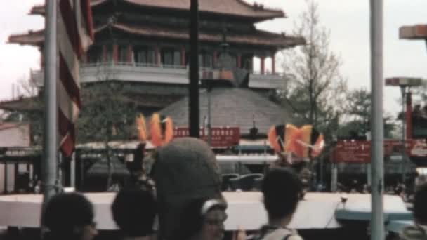 Néptáncelőadás Kínai Pavilonban New York Világkiállításon 1964 Ben Fényűző Vörös — Stock videók