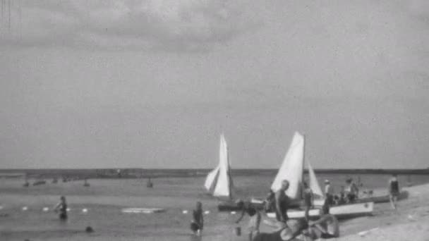 Ricchi Turisti Americani Una Lussuosa Spiaggia Cubana Raro Film Originale — Video Stock