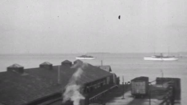 Ατμομηχανή Κοντά Αποθήκη Στο Λιμάνι Της Αβάνας Ιστιοφόρα Αγκυροβολημένα Ιστορικό — Αρχείο Βίντεο