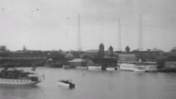 1930 아바나의 북적거리는 항구의 전경을 희귀하고 역사적 비디오가 바다깊은 곳에서 — 비디오