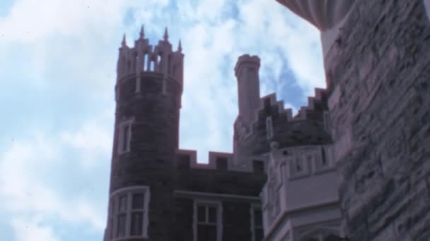 Toronto Casa Loma Nın Cephesi Kulesi Güneşli Bir Günde Tepeden — Stok video