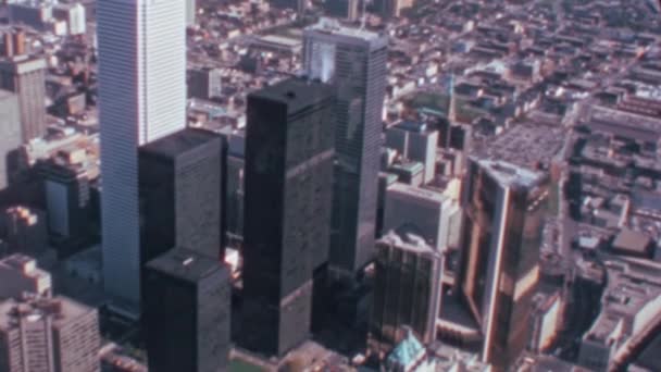 Toronto Gökdelenleri Güneşli Bir Günde Kulesi Gözlem Güvertesinin Tepesinden Görüldü — Stok video