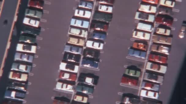 Luftaufnahme Eines Parkhauses Toronto Jahr 1970 Vergrößern Sie Den Schatten — Stockvideo