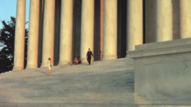 Thomas Jefferson Anıtı Nın Merdivenlerinden Inen Bir Turist Anıt Washington — Stok video