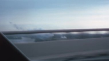 1970 'lerde Brooklyn Köprüsü' nden gelen bir panorama. Yüksek hızda giden bir arabadan. Bakış açısına göre yolcu portföyü 8mm 'lik klasik bir süper 8 mm kamera taşıyordu.. 