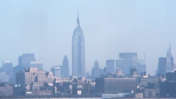 Panoramic View New York 1970S Empire State Building Pollution Fog — Stock Video