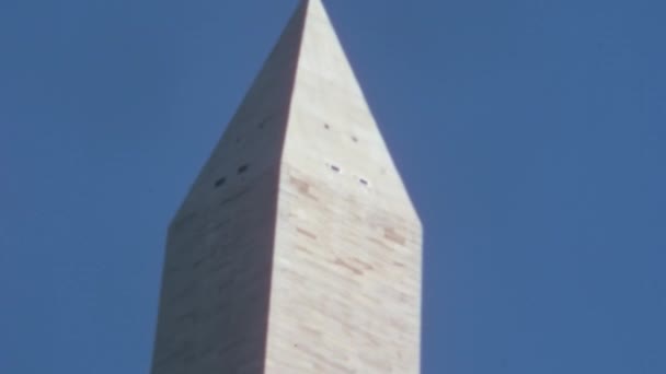 National Mall Obelisk Tepesinde Arka Planda Güneşli Bir Günün Mavi — Stok video