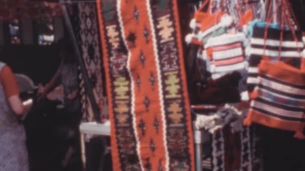 Hırvatistan 1970 Lerde Eski Yugoslav Halı Çantaları Dolac Marketinde Moda — Stok video