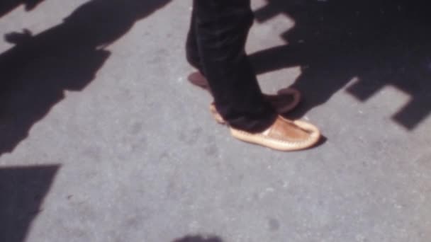 Dolac Market Ten 1970 Lerde Ayakkabı Ayakkabı Satın Alan Adamın — Stok video