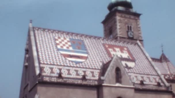 Iglesia San Marcos Zagreb 1970 Azulejos Colocados Para Representar Escudo — Vídeos de Stock