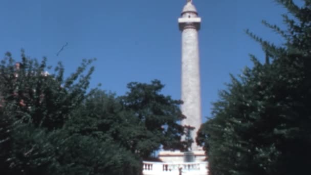 Columna Monumento Washington Baltimore Maryland 1970 Rodeado Árbol Verde Día — Vídeos de Stock