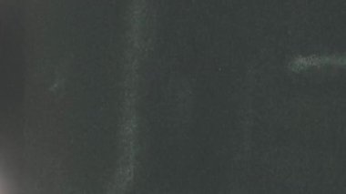 Chicago 'nun gecekondularındaki karanlık bir sokak 1960' lardaki Chicago gecekondularının bulanık görüntülerini dağıttı. Yüksek kaliteli FullHD vintage görüntüler.