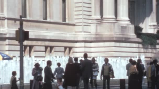 People Walking Front Met Fifth Avenue Fasada Metropolitan Museum Art — Wideo stockowe