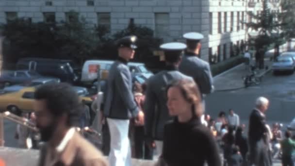 People Police Walking Stair Met Fifth Avenue 1970 Sunny Day — стоковое видео