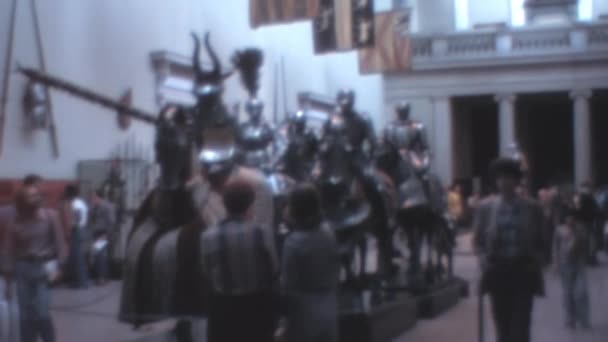 메트로폴리탄 미술관을 방문하는 사람들 1970 미국에서 미술관 Met Archival Video — 비디오