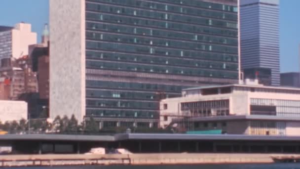 Sekretariát Osn New Yorku Archivní Záběry Let Během Slunečného Dne — Stock video