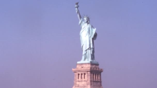 Estátua Liberdade Liberdade Iluminando Mundo Nova York Filmagem Vintage Década — Vídeo de Stock