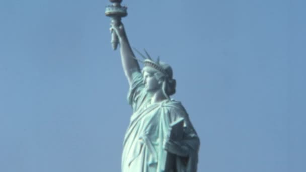 Estatua Libertad Nueva York Vista Lateral Parte Superior Con Cara — Vídeo de stock