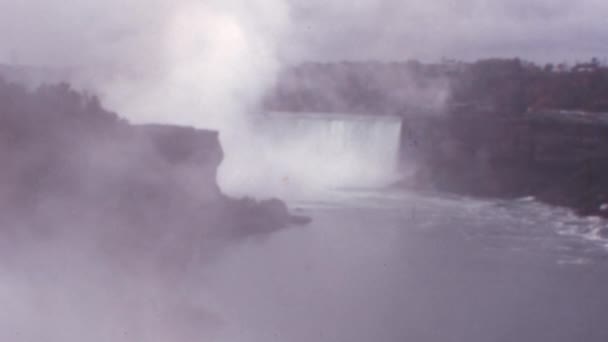 Ниагарский Водопад Канаде Облачно Влажный День Широкий Снимок Ретро Фильма — стоковое видео