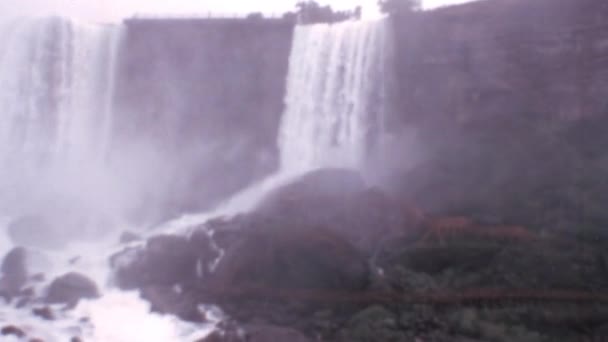 Niagarafallen Från Tourist Boat Point View Pov Brett Skott Vintagestil — Stockvideo