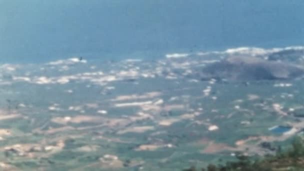 Vista Del Paisaje Desde Cima Una Montaña Valle Ciudad Océano — Vídeo de stock
