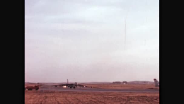 美国的核弹轰炸机准备从军用机场起飞 波音B 47美国空军远程战略亚音速飞机 旨在轰炸俄罗斯 — 图库视频影像