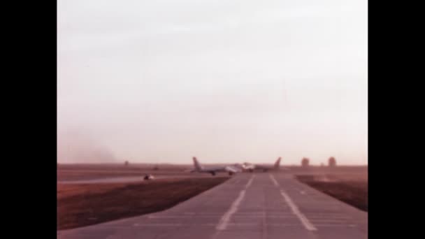 Американський Військовий Аеропорт Холодної Війни Ядерними Бомбардувальниками Дальнього Радіусу Дії — стокове відео