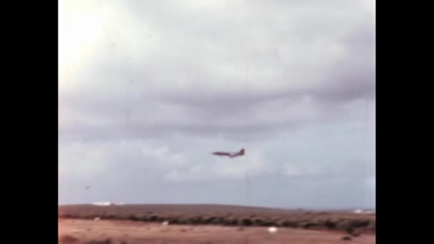 ロッキードF 104アメリカの単一エンジン 超音速迎撃機は アメリカ空軍 ドイツ空軍 トルコ空軍 イタリア空軍による冷戦中の戦闘爆撃機としても使用された アメリカで使われる — ストック動画