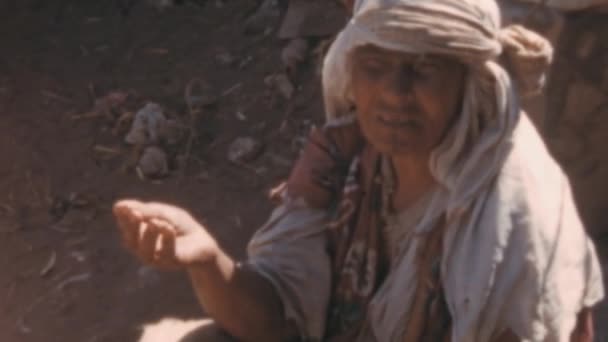 Maroko Islamic Arabic Women Hijab Seitting High Temperature Rural Environment — Stock video