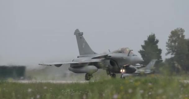 Zanurz Się Surowej Mocy Dassault Rafale Francuskich Samolotów Bojowych Sił — Wideo stockowe